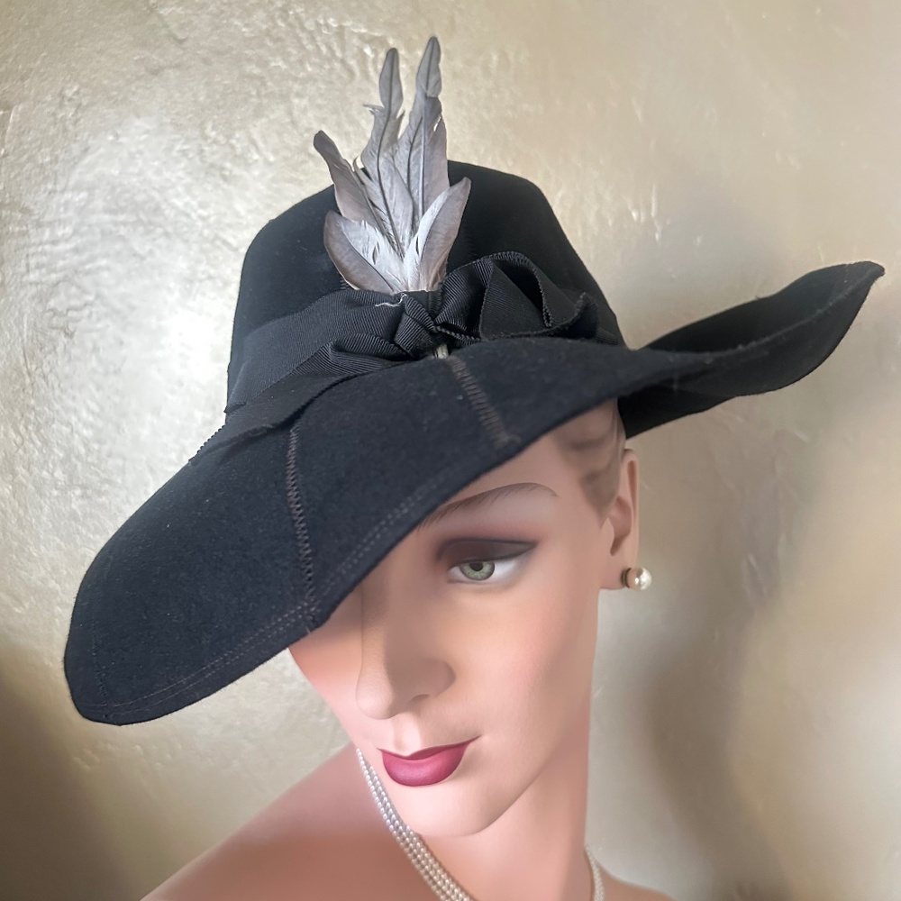 SUMPTUOUS 1940s' BLACK WIDE BRIM HAT WITH TOPSTITCHED BRIM + FEATHERS